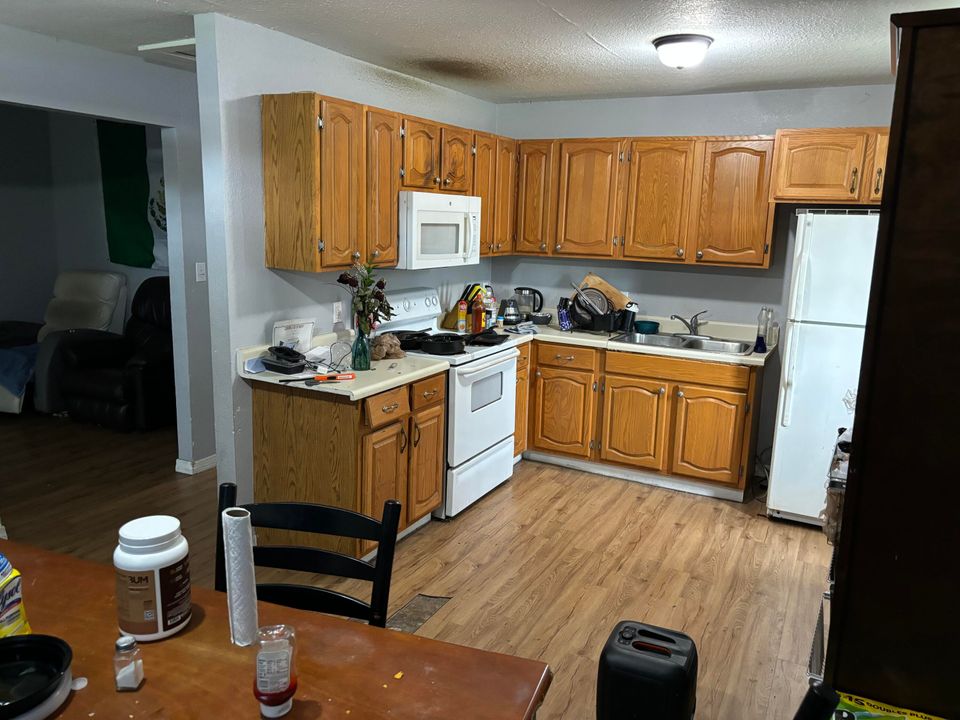 For Sale: $199,900 (3 beds, 1 baths, 1100 Square Feet)