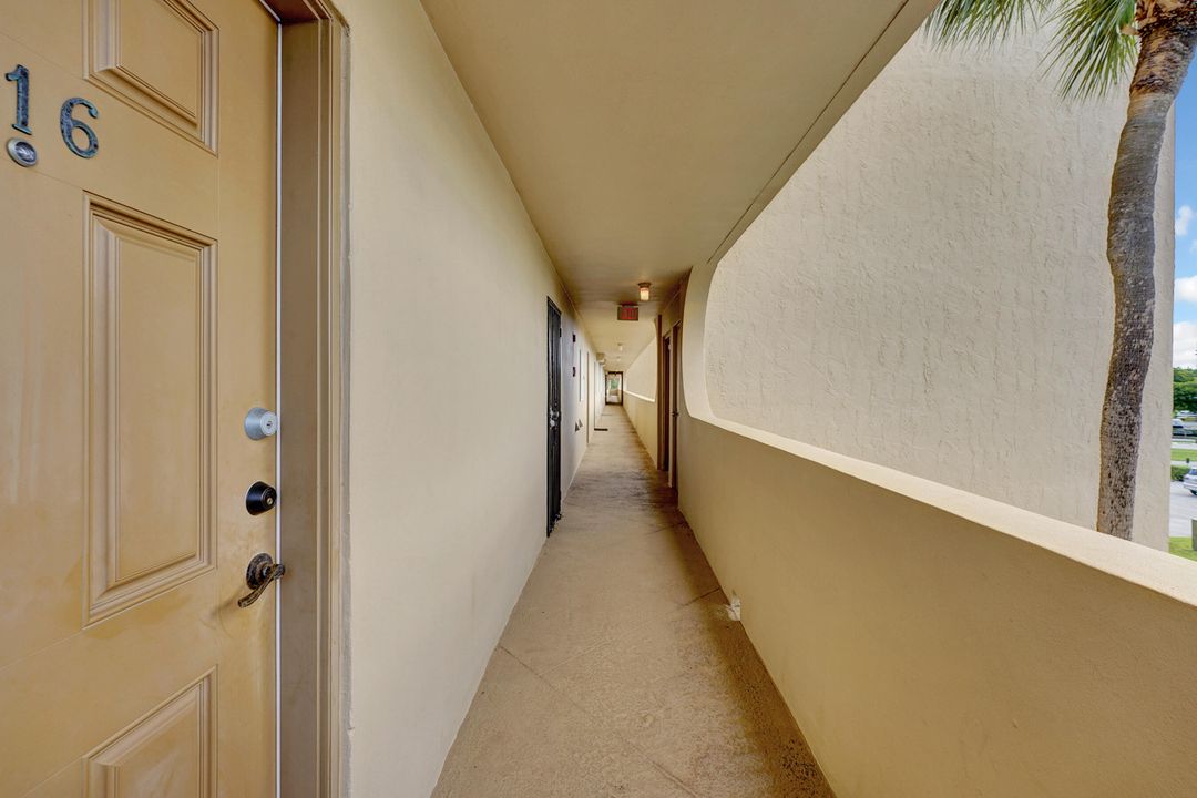 For Sale: $275,000 (2 beds, 2 baths, 1300 Square Feet)