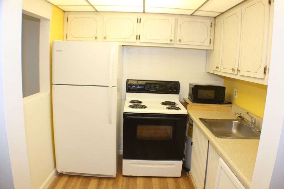 For Sale: $76,000 (1 beds, 1 baths, 570 Square Feet)