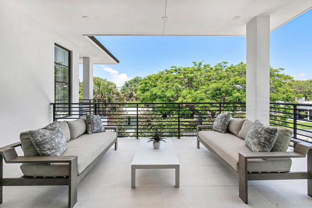 En Venta: $5,295,000 (4 camas, 5 baños, 4352 Pies cuadrados)