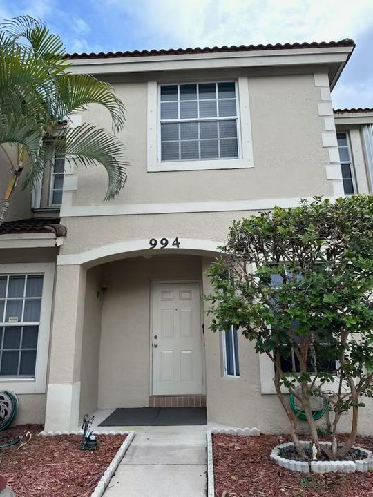 For Rent: $2,600 (3 beds, 2 baths, 1383 Square Feet)