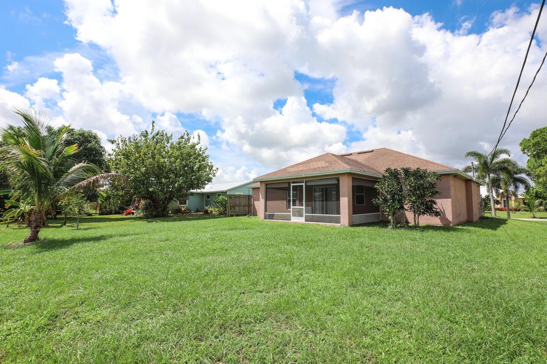 For Sale: $359,000 (3 beds, 2 baths, 1240 Square Feet)