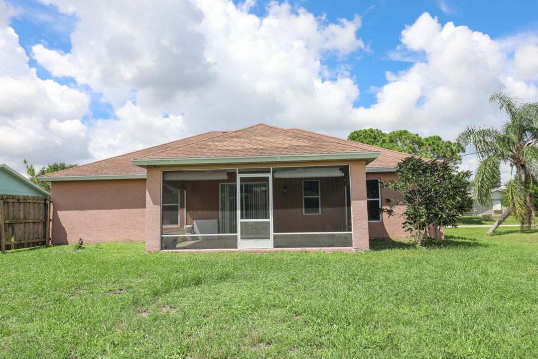 For Sale: $359,000 (3 beds, 2 baths, 1240 Square Feet)