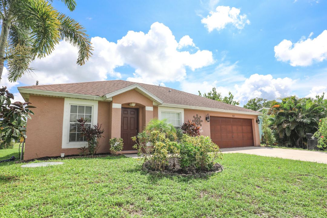 For Sale: $359,000 (3 beds, 2 baths, 1240 Square Feet)