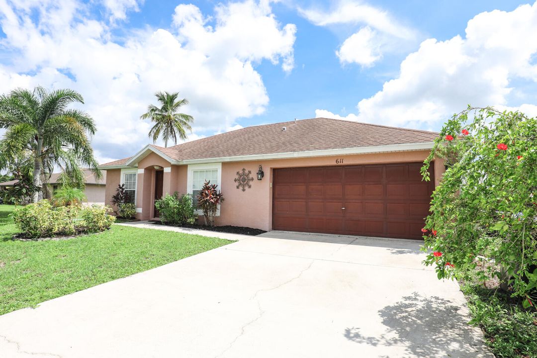 For Sale: $359,000 (3 beds, 2 baths, 1240 Square Feet)