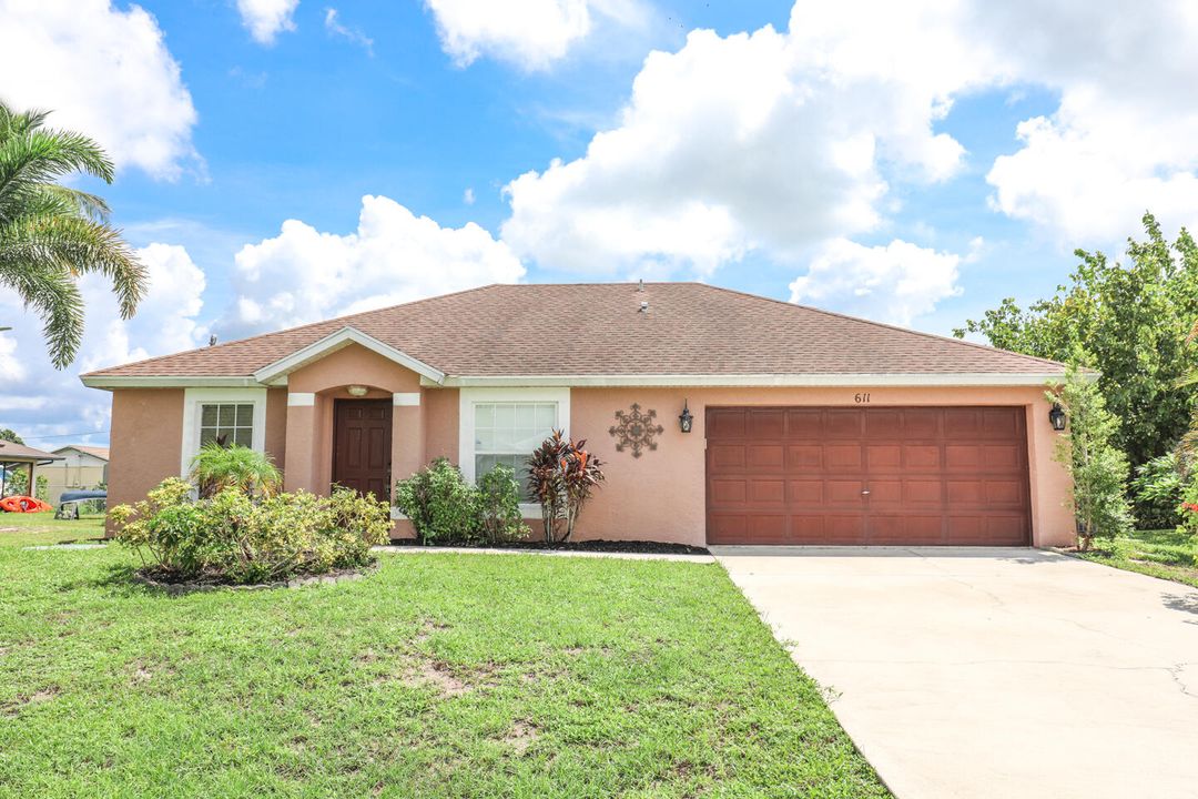 For Sale: $359,000 (3 beds, 2 baths, 1240 Square Feet)