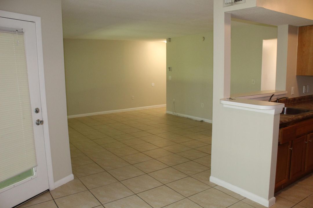 For Rent: $2,300 (2 beds, 2 baths, 884 Square Feet)