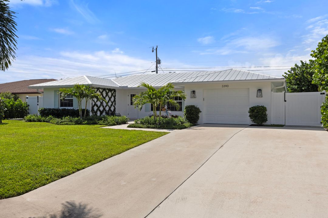 For Sale: $2,350,000 (4 beds, 3 baths, 1935 Square Feet)