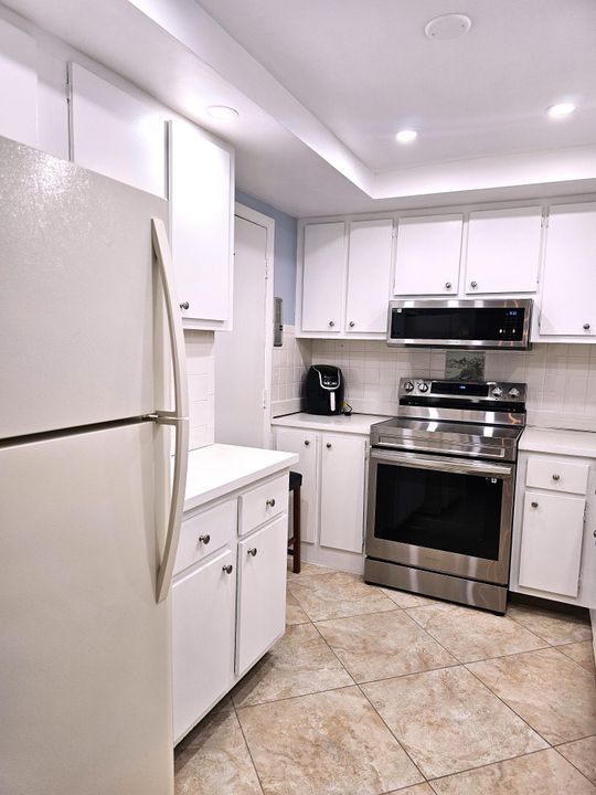 For Rent: $4,000 (2 beds, 2 baths, 1064 Square Feet)