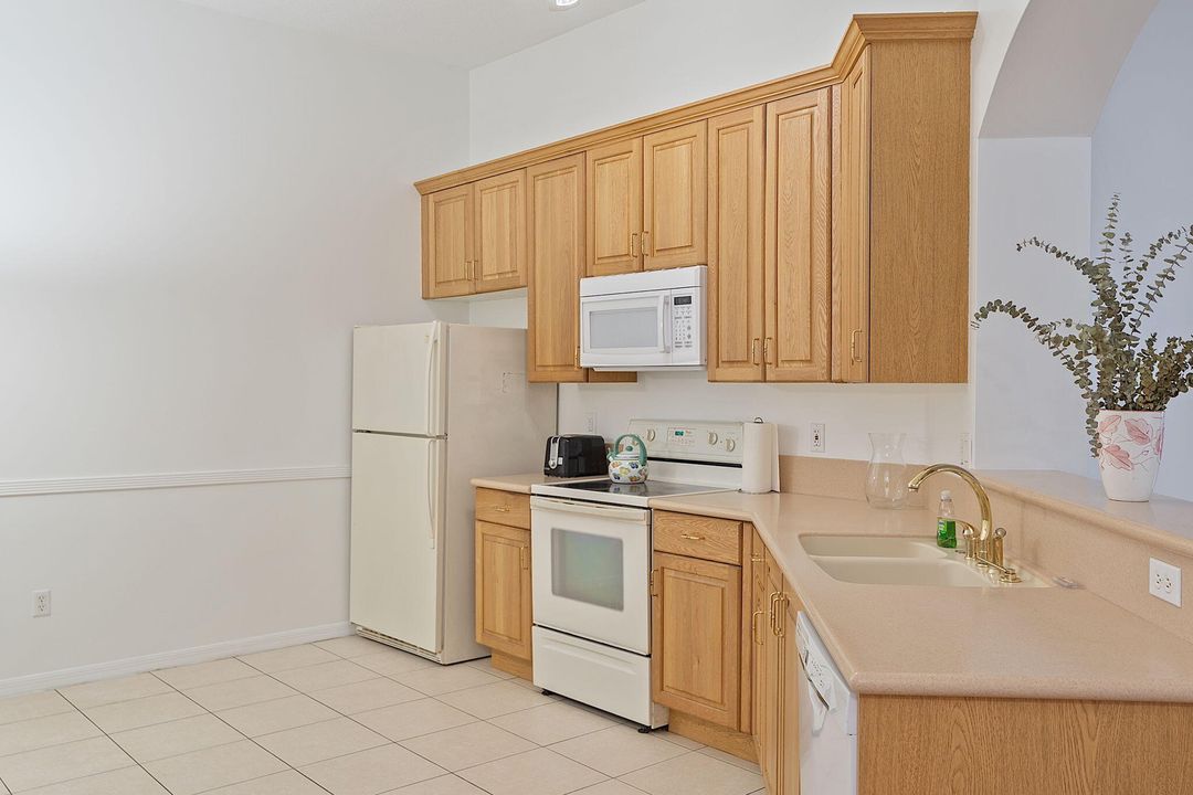 For Sale: $424,900 (2 beds, 2 baths, 1386 Square Feet)