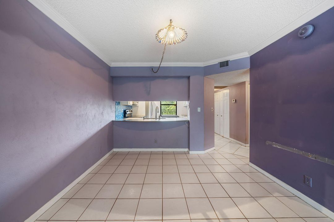 For Sale: $259,900 (2 beds, 2 baths, 940 Square Feet)