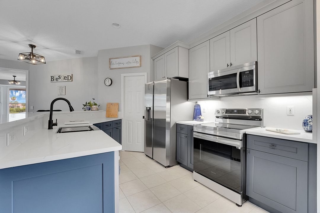 For Sale: $389,900 (2 beds, 2 baths, 1439 Square Feet)