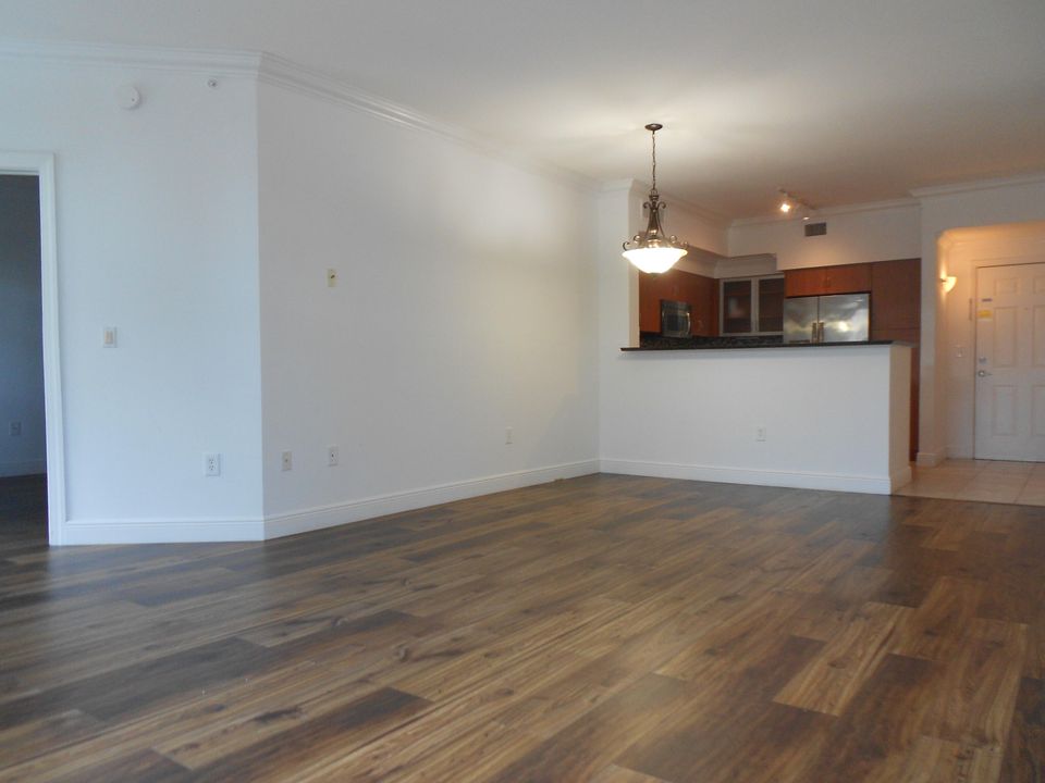 For Rent: $2,600 (2 beds, 2 baths, 1265 Square Feet)