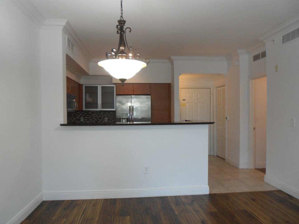 For Rent: $2,600 (2 beds, 2 baths, 1265 Square Feet)