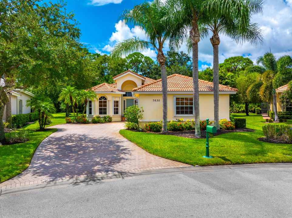 For Sale: $550,000 (3 beds, 2 baths, 1795 Square Feet)