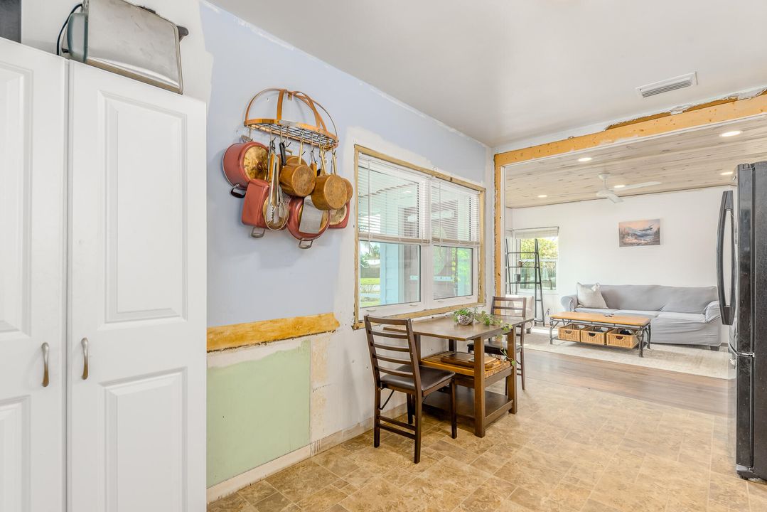 For Sale: $518,000 (2 beds, 1 baths, 735 Square Feet)