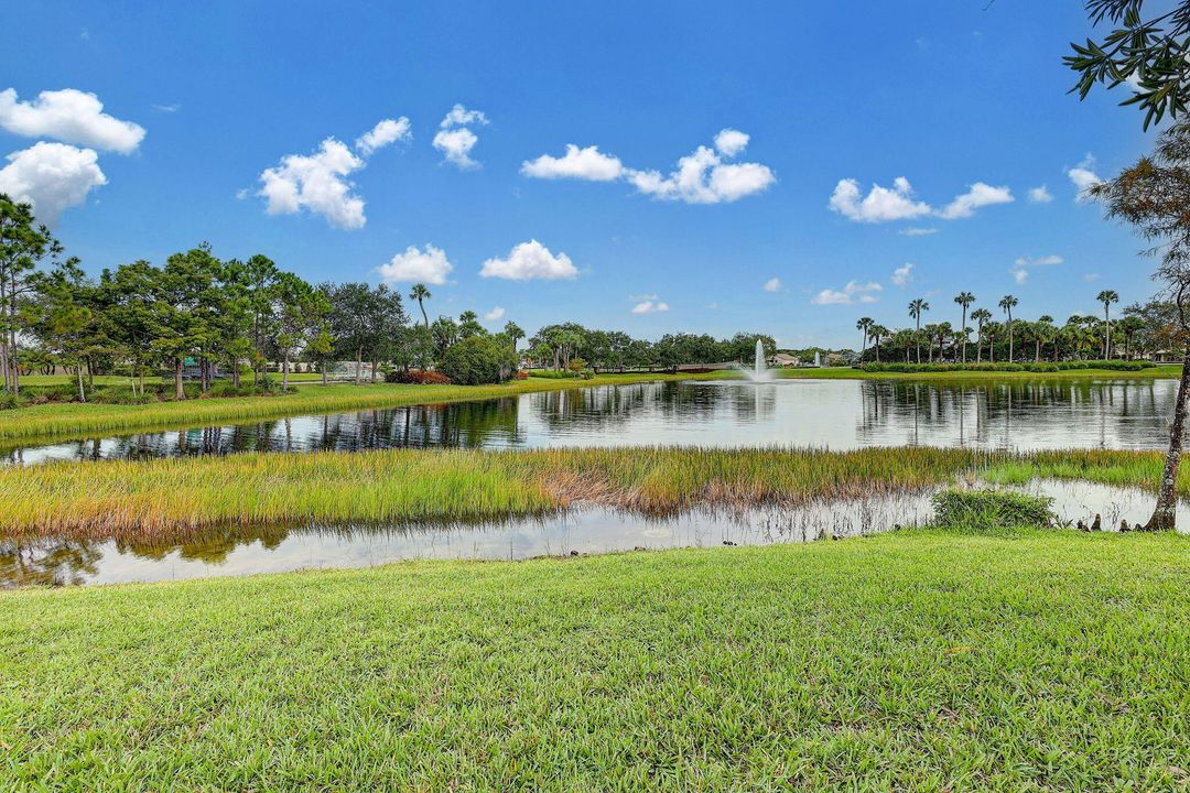 For Sale: $399,999 (3 beds, 2 baths, 1761 Square Feet)