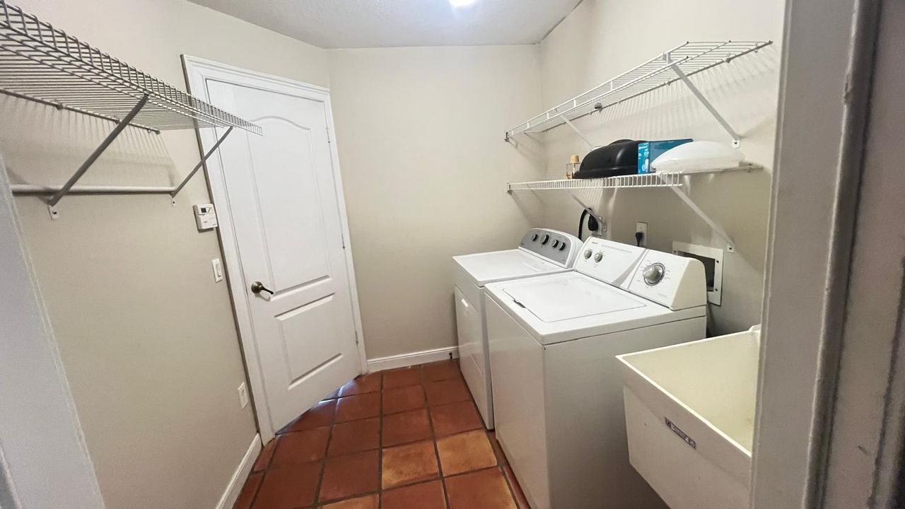 For Sale: $465,900 (3 beds, 2 baths, 2041 Square Feet)