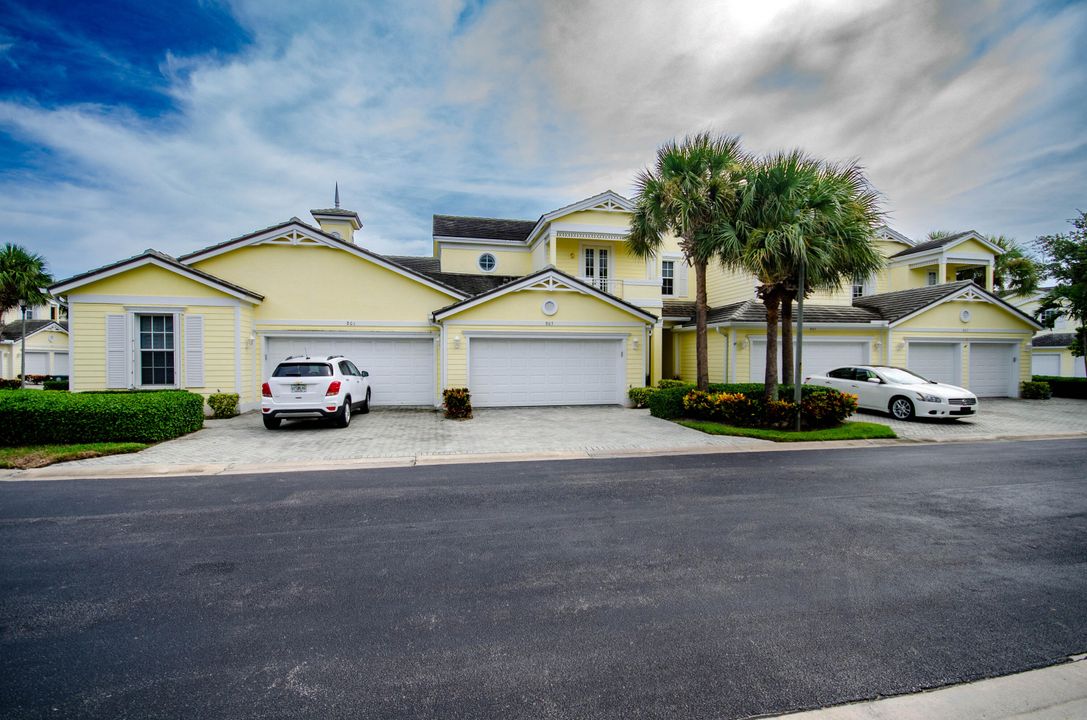 For Sale: $624,900 (3 beds, 2 baths, 1955 Square Feet)