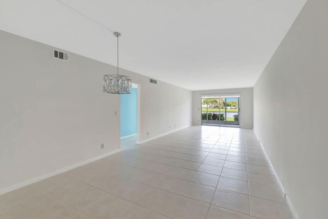 For Sale: $250,000 (2 beds, 2 baths, 1198 Square Feet)