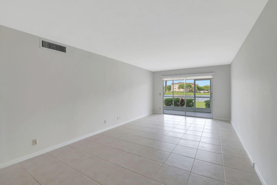 For Sale: $250,000 (2 beds, 2 baths, 1198 Square Feet)