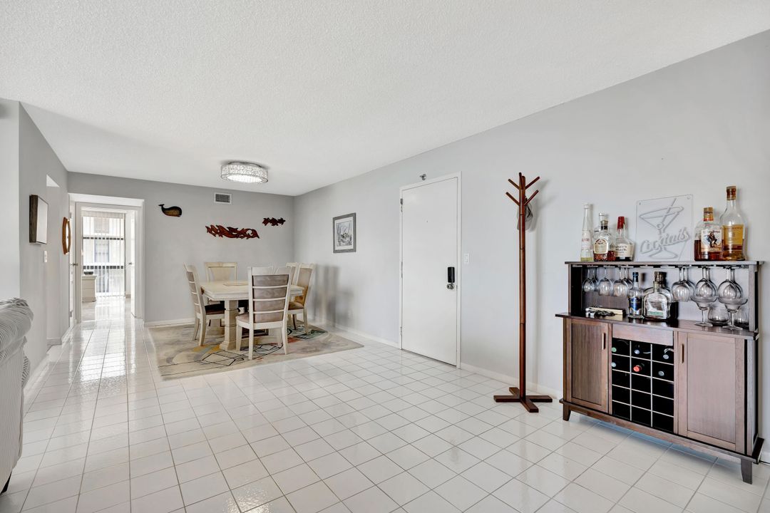 For Sale: $879,000 (2 beds, 2 baths, 1476 Square Feet)