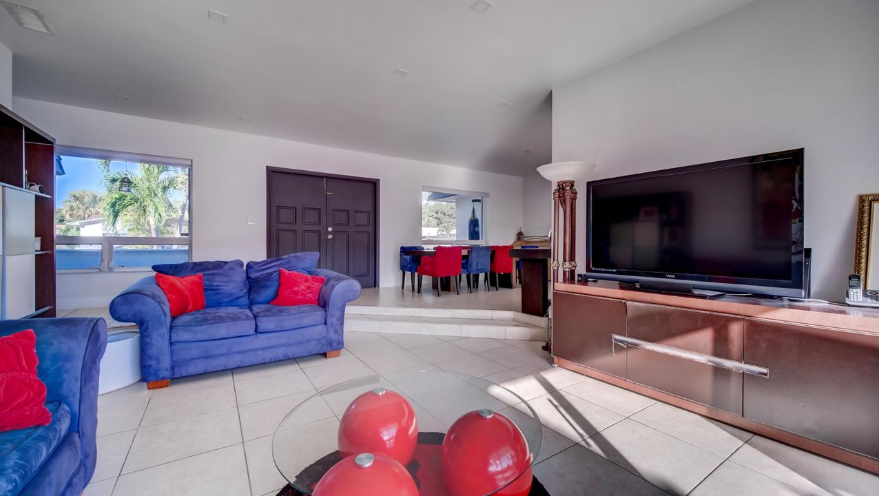 En Venta: $1,399,000 (4 camas, 3 baños, 2440 Pies cuadrados)