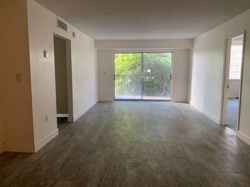 For Rent: $2,200 (2 beds, 2 baths, 1113 Square Feet)