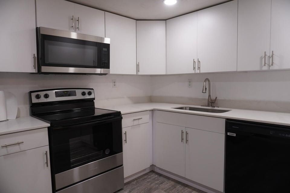 For Rent: $2,200 (2 beds, 2 baths, 1113 Square Feet)