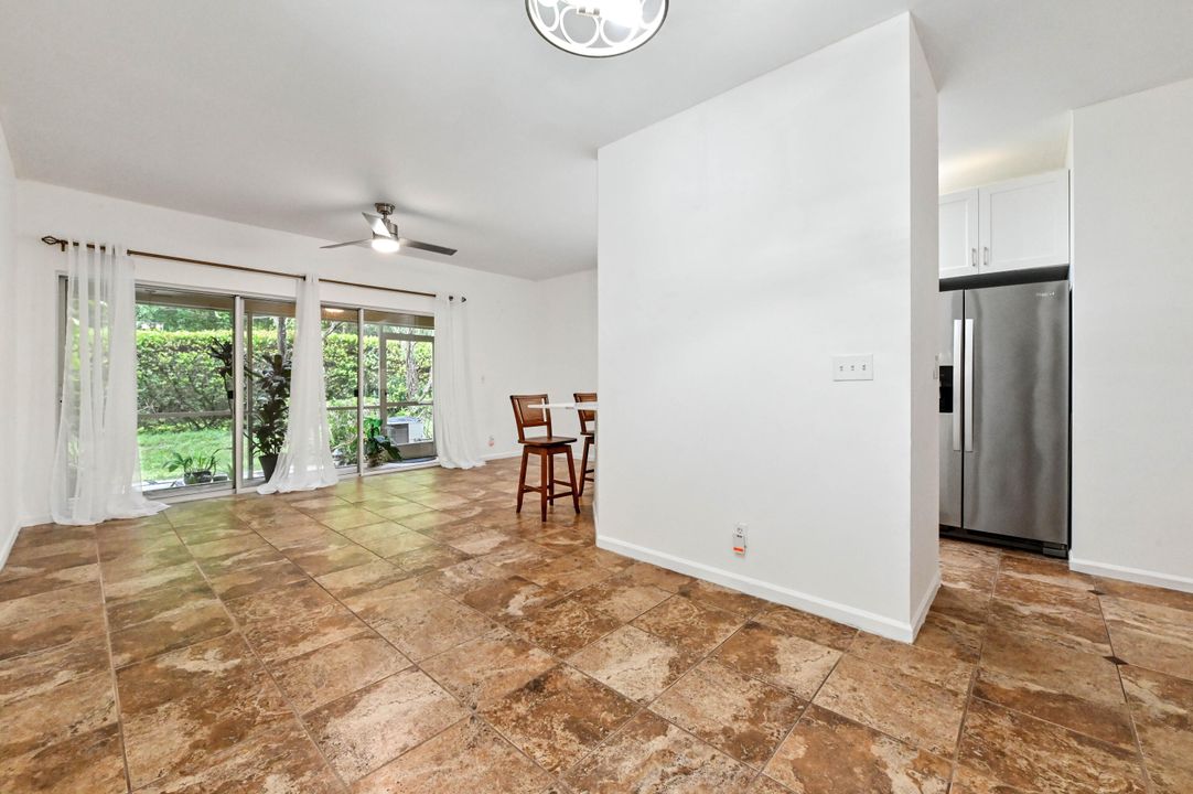 For Sale: $375,000 (2 beds, 2 baths, 1202 Square Feet)