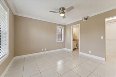 For Rent: $2,200 (2 beds, 2 baths, 858 Square Feet)