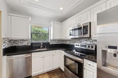 For Rent: $2,200 (2 beds, 2 baths, 858 Square Feet)