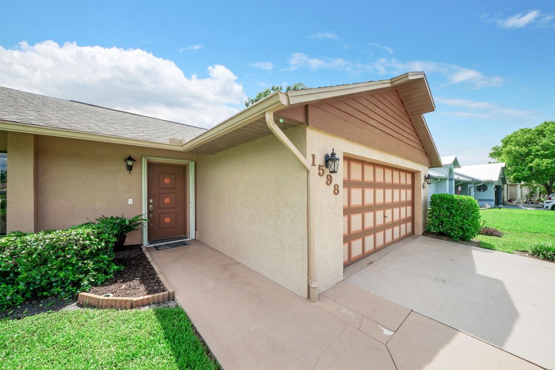 For Sale: $375,000 (2 beds, 2 baths, 1322 Square Feet)