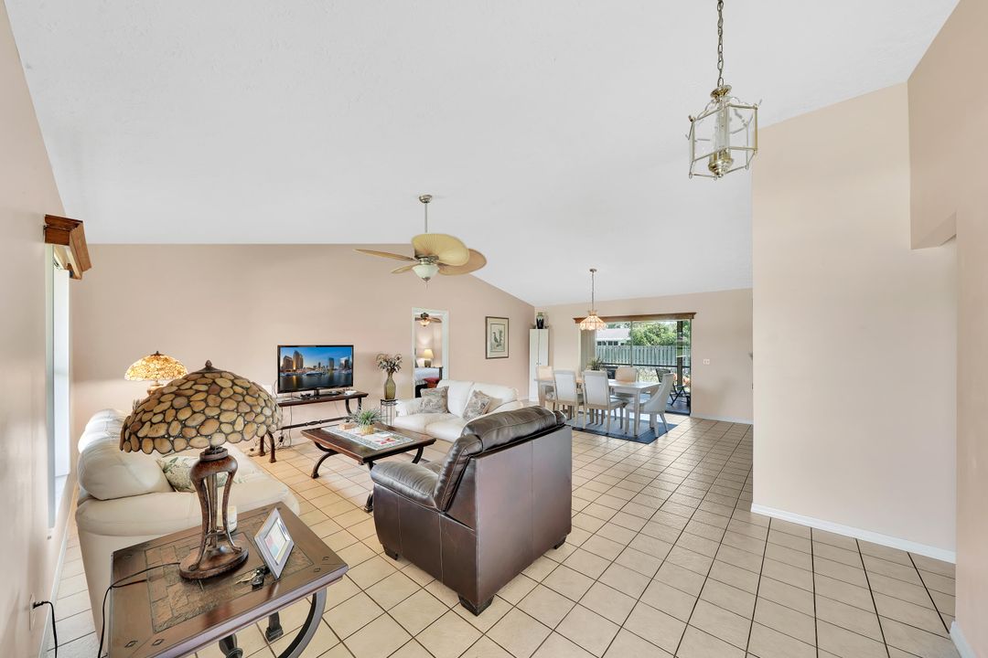 For Sale: $375,000 (2 beds, 2 baths, 1322 Square Feet)