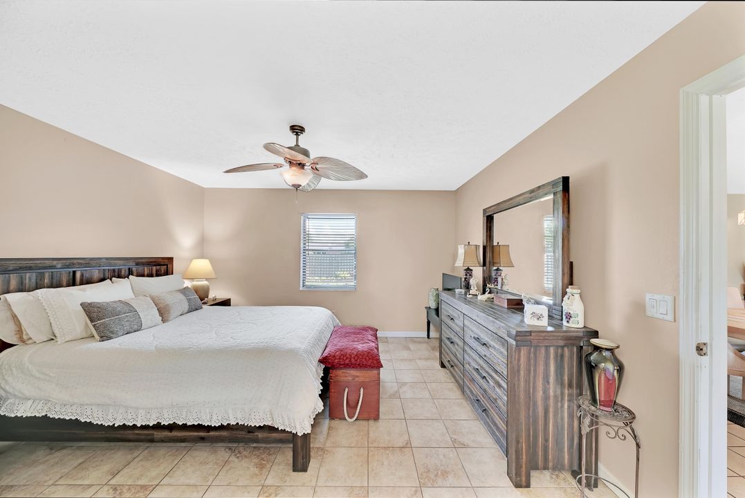 For Sale: $375,000 (2 beds, 2 baths, 1322 Square Feet)