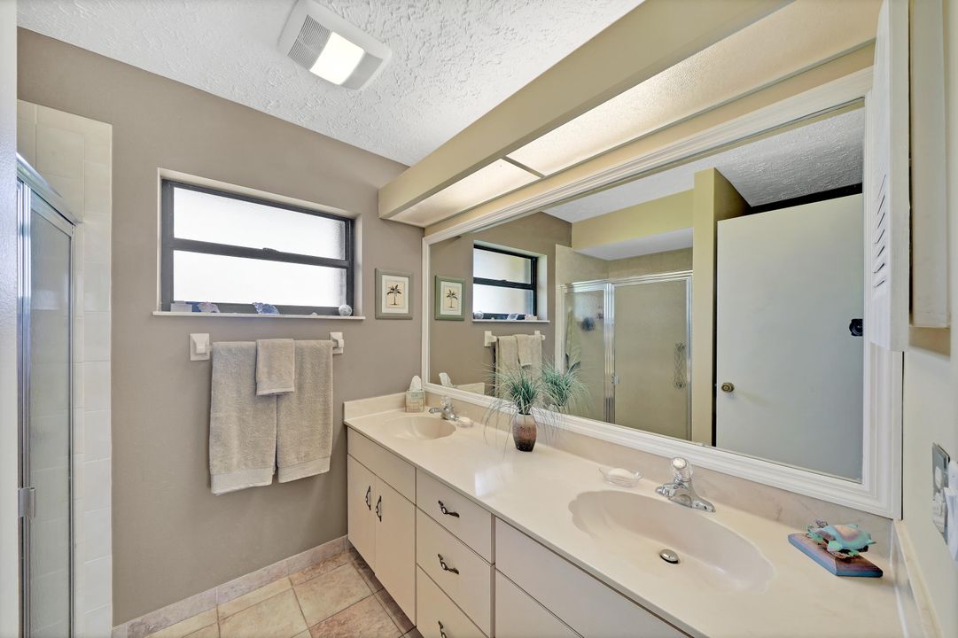 For Sale: $375,000 (2 beds, 2 baths, 1322 Square Feet)