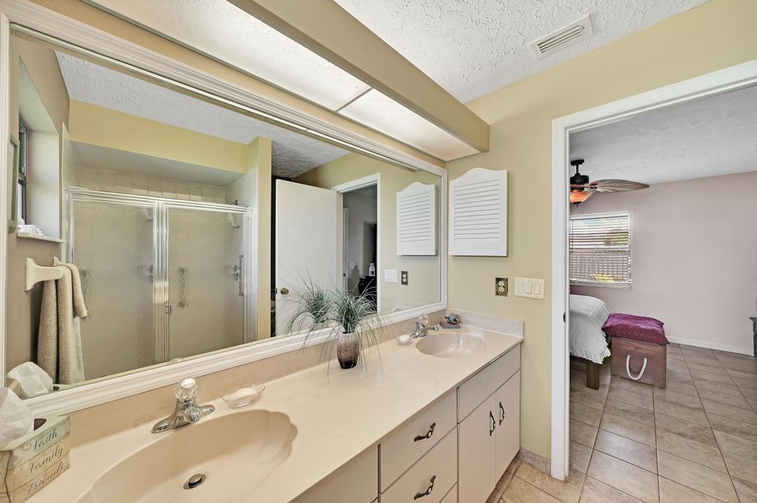 For Sale: $375,000 (2 beds, 2 baths, 1322 Square Feet)