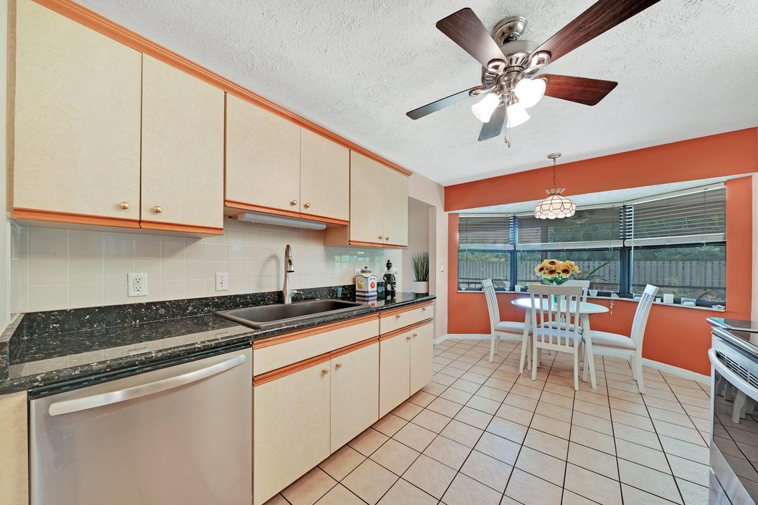 For Sale: $375,000 (2 beds, 2 baths, 1322 Square Feet)