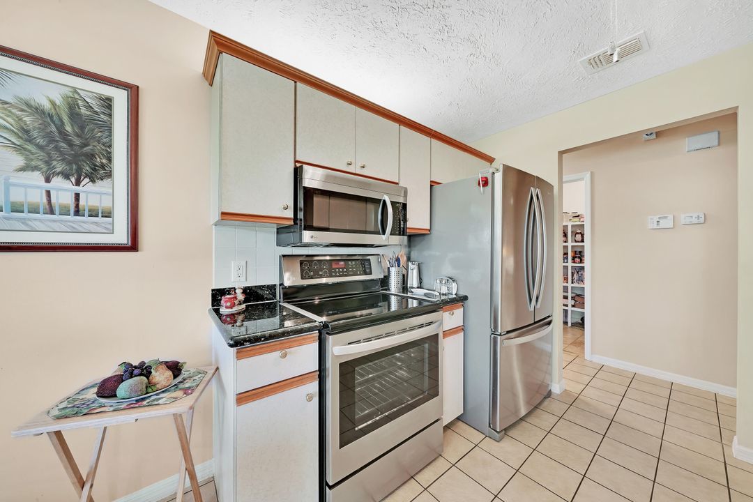 For Sale: $375,000 (2 beds, 2 baths, 1322 Square Feet)