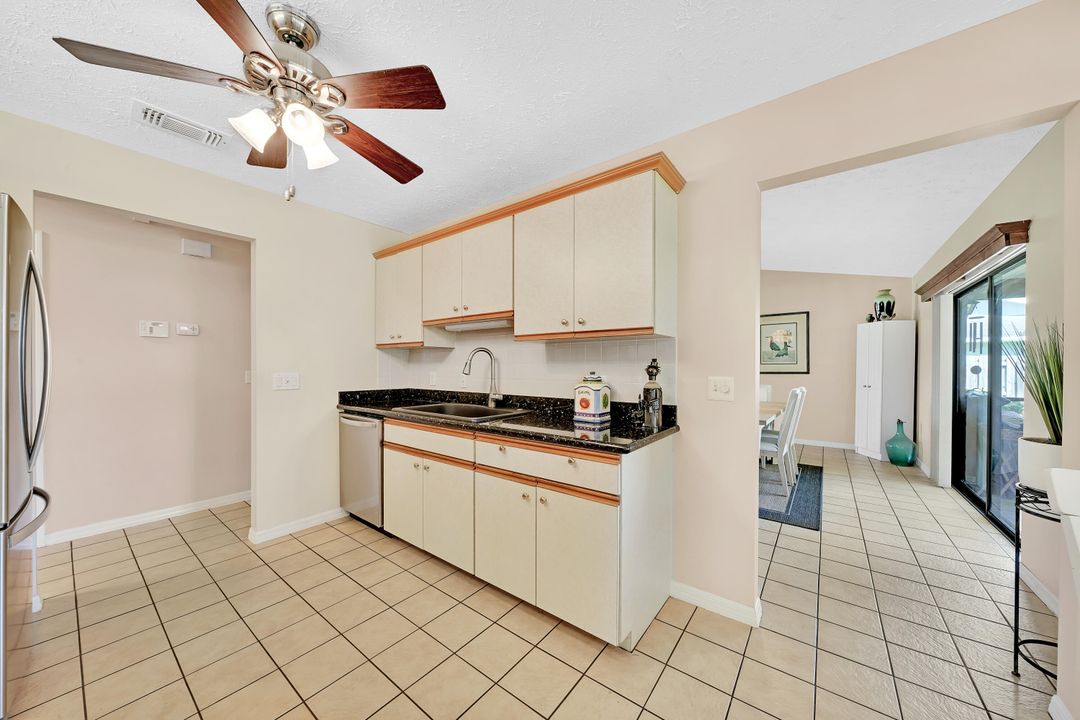 For Sale: $375,000 (2 beds, 2 baths, 1322 Square Feet)