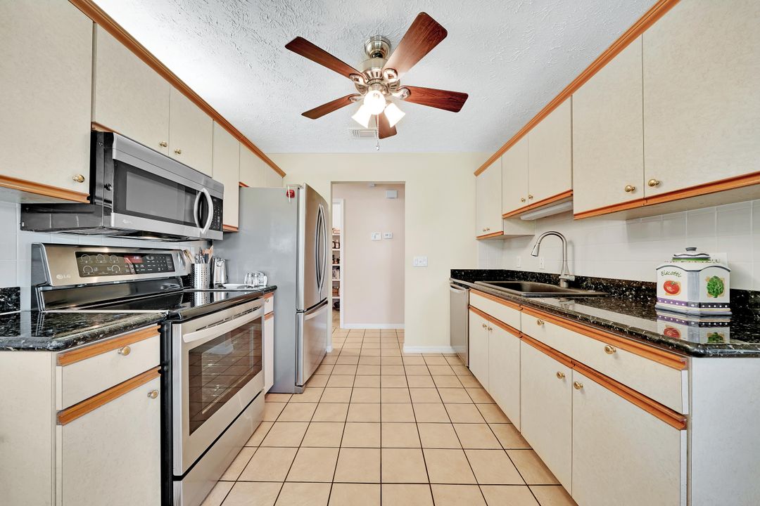 For Sale: $375,000 (2 beds, 2 baths, 1322 Square Feet)