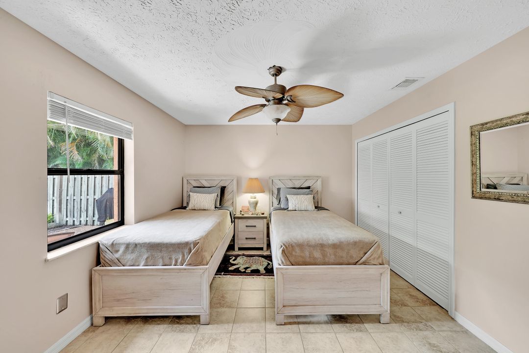 For Sale: $375,000 (2 beds, 2 baths, 1322 Square Feet)