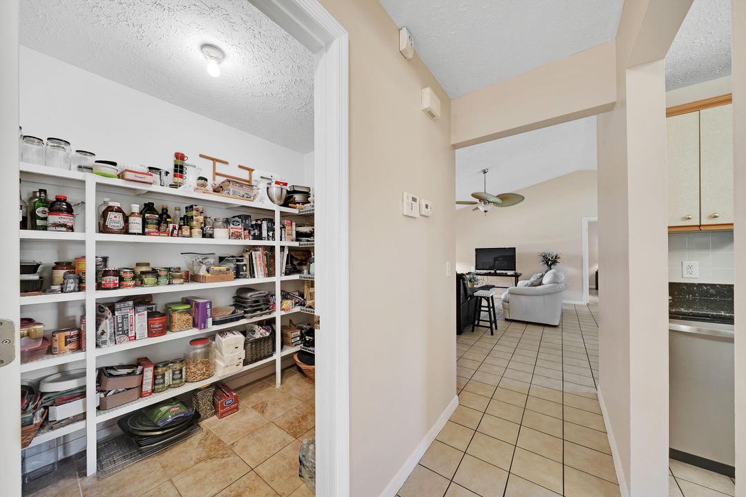 For Sale: $375,000 (2 beds, 2 baths, 1322 Square Feet)