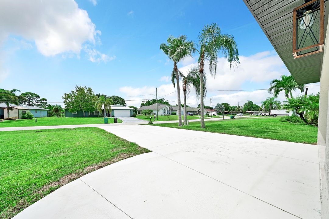 For Sale: $550,000 (3 beds, 2 baths, 1774 Square Feet)