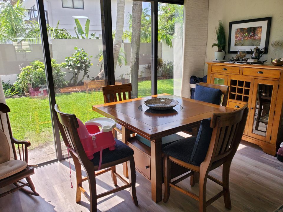 待售: $304,999 (2 贝兹, 2 浴室, 1072 平方英尺)