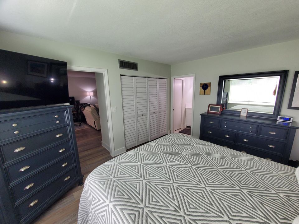 待售: $304,999 (2 贝兹, 2 浴室, 1072 平方英尺)