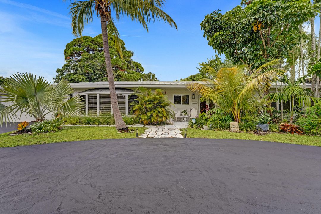 For Sale: $950,000 (3 beds, 2 baths, 2129 Square Feet)