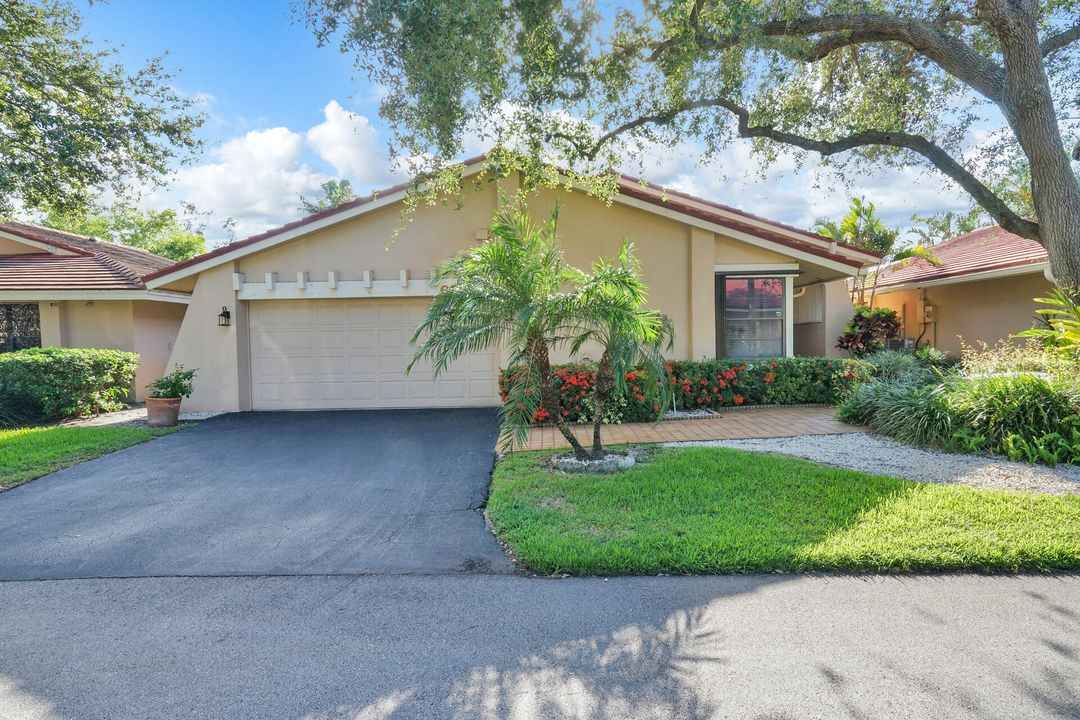 For Sale: $695,000 (3 beds, 2 baths, 1615 Square Feet)