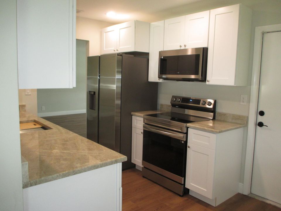 For Rent: $2,600 (2 beds, 2 baths, 1428 Square Feet)