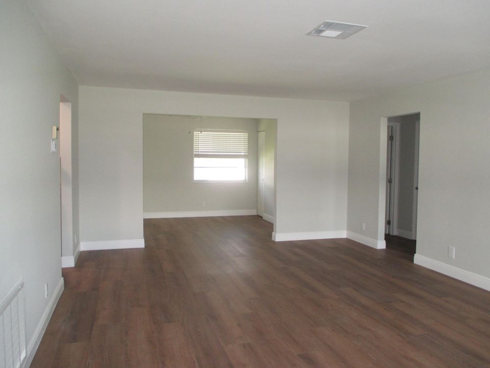 For Rent: $2,600 (2 beds, 2 baths, 1428 Square Feet)